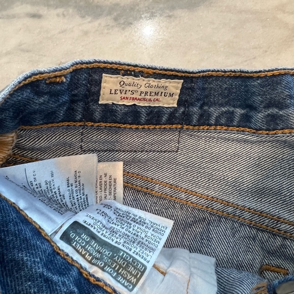 Levi’s Premium denim shorts - Picture 3 of 4